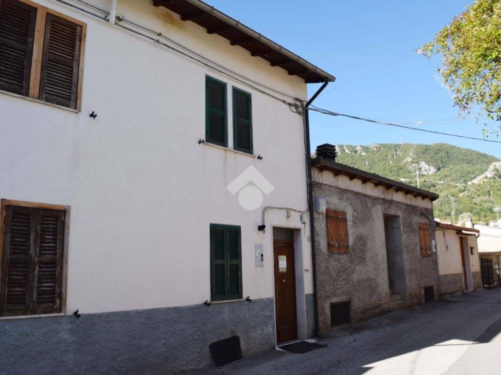 casa indipendente in vendita a Sante Marie in zona San Giovanni