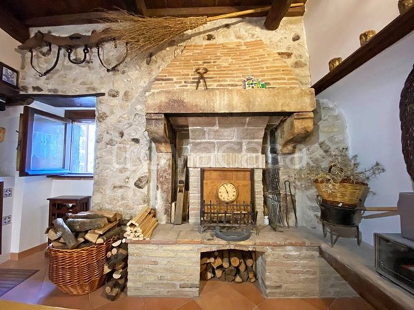 casa indipendente in vendita a Santo Stefano di Sessanio
