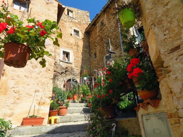 casa indipendente in vendita a Santo Stefano di Sessanio