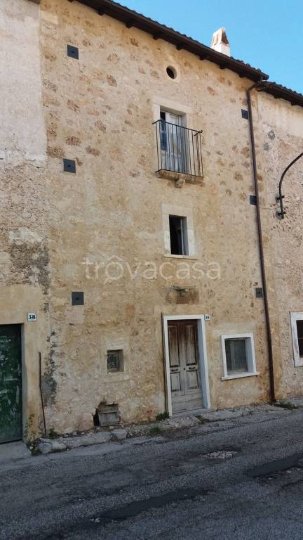 casa indipendente in vendita a Santo Stefano di Sessanio