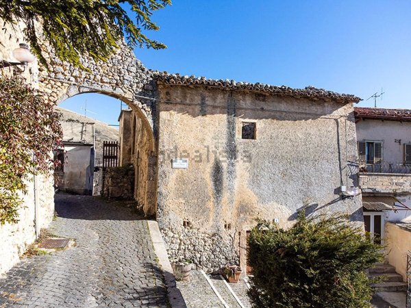 pentavano in vendita a Santo Stefano di Sessanio