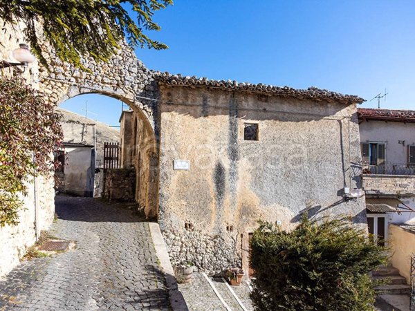 casa indipendente in vendita a Santo Stefano di Sessanio