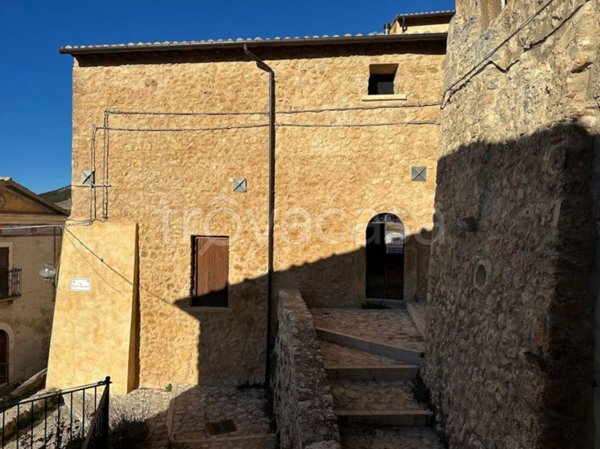 locale commerciale in vendita a Santo Stefano di Sessanio