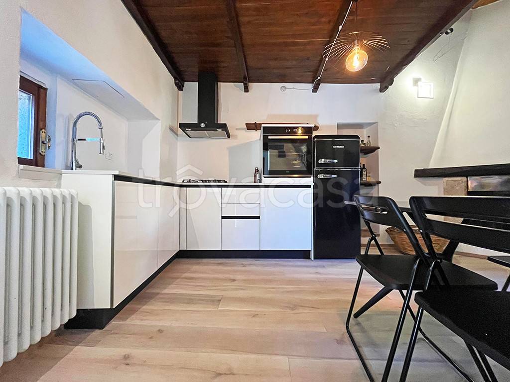 casa indipendente in vendita a Santo Stefano di Sessanio