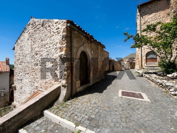 casa indipendente in vendita a Santo Stefano di Sessanio