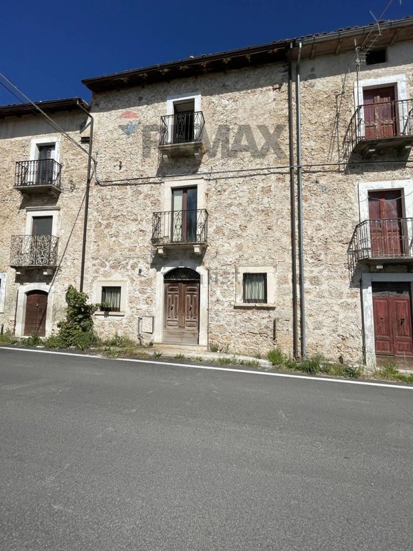 casa semindipendente in vendita a Santo Stefano di Sessanio