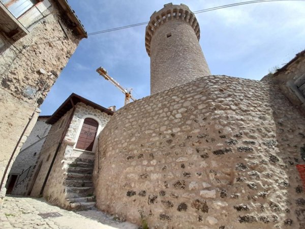 casa semindipendente in vendita a Santo Stefano di Sessanio