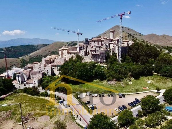 casa indipendente in vendita a Santo Stefano di Sessanio