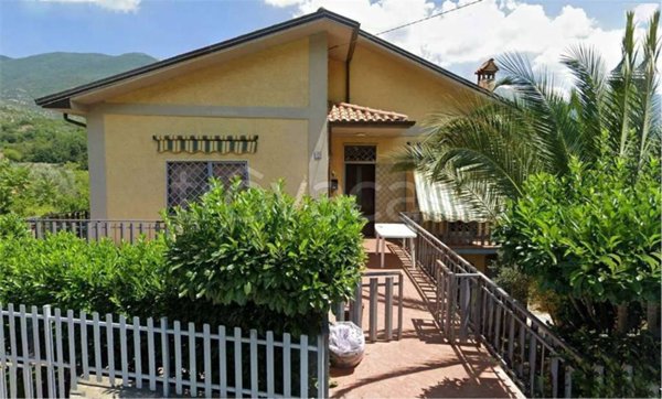 casa indipendente in vendita a San Vincenzo Valle Roveto in zona Roccavivi