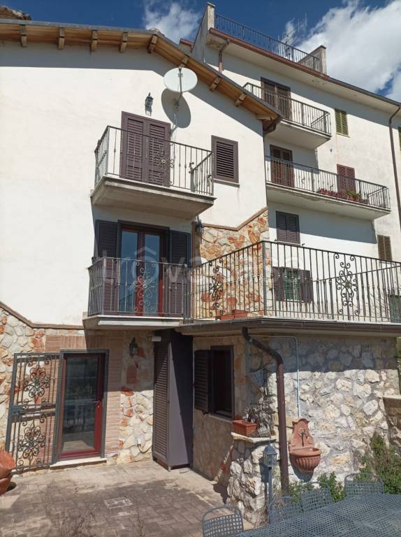 casa indipendente in vendita a San Vincenzo Valle Roveto