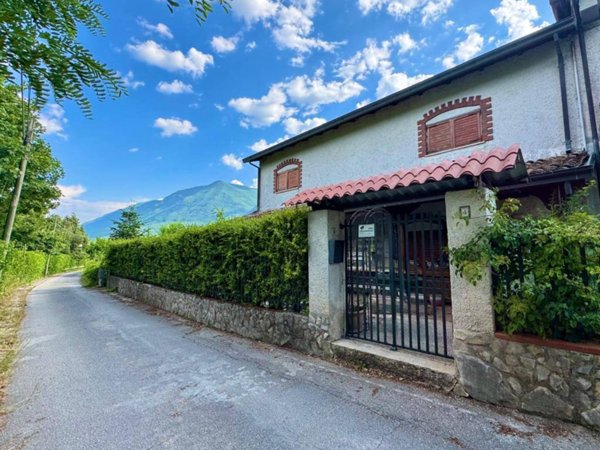 casa indipendente in vendita a San Vincenzo Valle Roveto