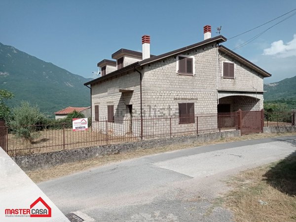 casa indipendente in vendita a San Vincenzo Valle Roveto