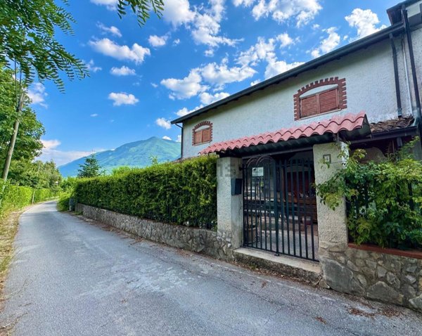casa indipendente in vendita a San Vincenzo Valle Roveto