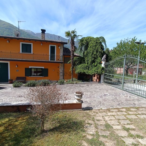 casa indipendente in vendita a San Vincenzo Valle Roveto