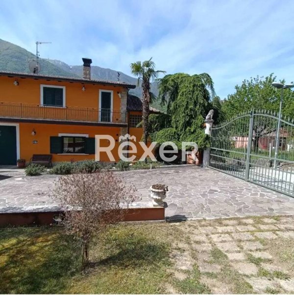 casa indipendente in vendita a San Vincenzo Valle Roveto