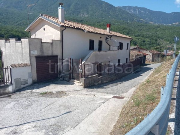 casa indipendente in vendita a San Vincenzo Valle Roveto in zona Santa Restituta