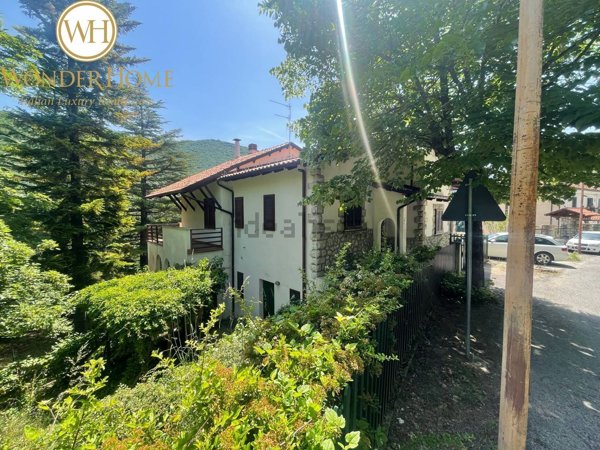 casa indipendente in vendita a Scanno