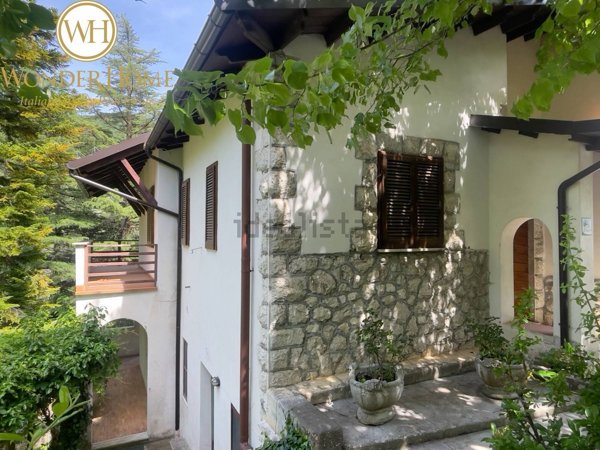 casa indipendente in vendita a Scanno