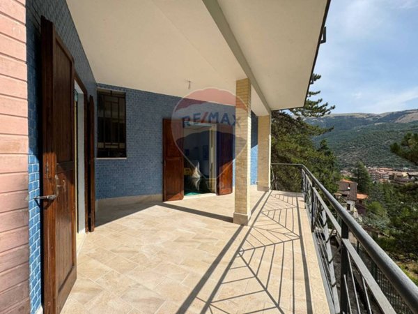 casa indipendente in vendita a Scanno