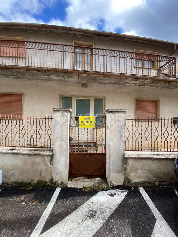 casa indipendente in vendita a Scanno