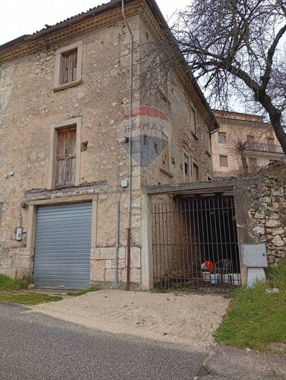 casa indipendente in vendita a Scanno