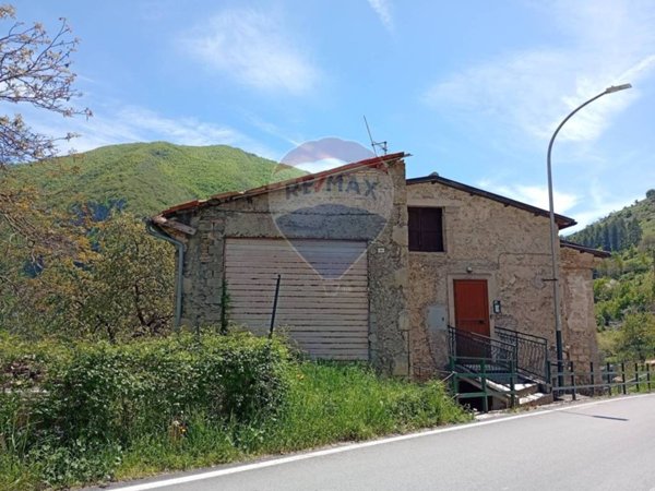 casa indipendente in vendita a Scanno