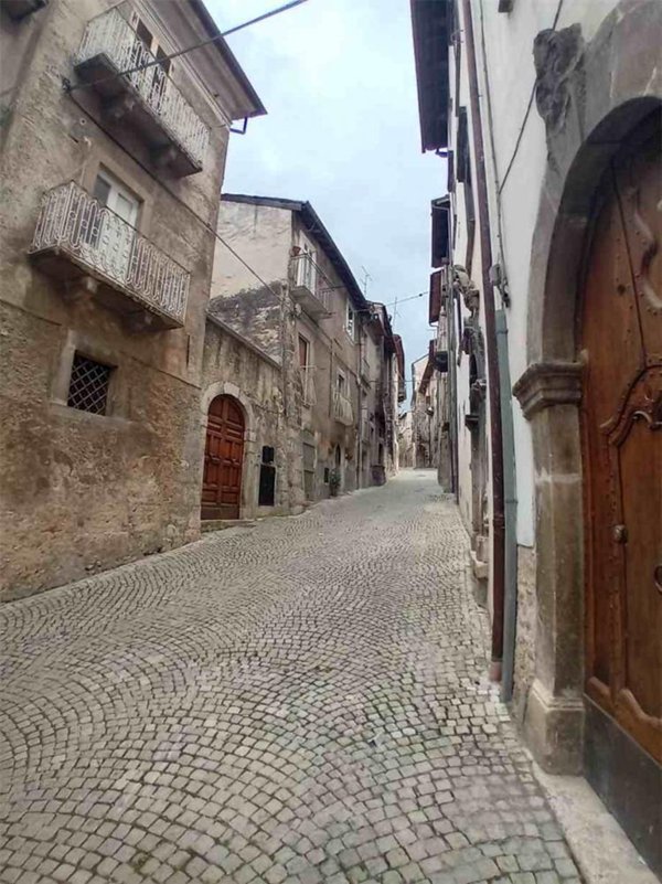 casa indipendente in vendita a Scanno