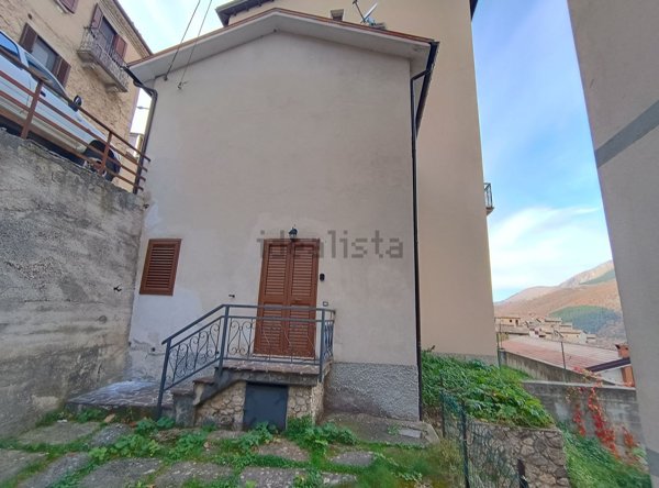 casa semindipendente in vendita a Scanno