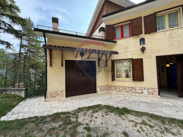 casa indipendente in vendita a Scanno
