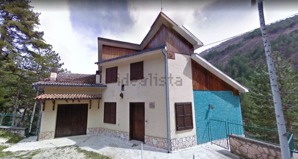 casa indipendente in vendita a Scanno