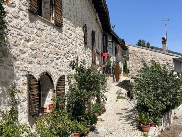 casa indipendente in vendita a Scontrone