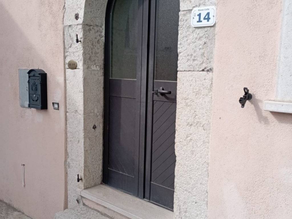 casa indipendente in vendita a Scontrone
