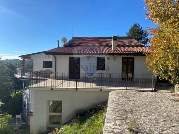casa indipendente in vendita a Scontrone