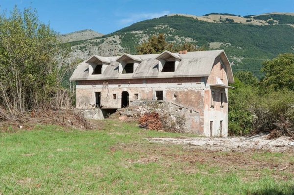 casa indipendente in vendita a Scontrone
