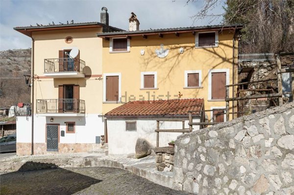 appartamento in vendita a Scontrone in zona Villa Scontrone