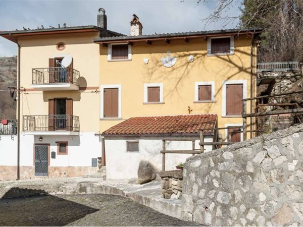 appartamento in vendita a Scontrone in zona Villa Scontrone