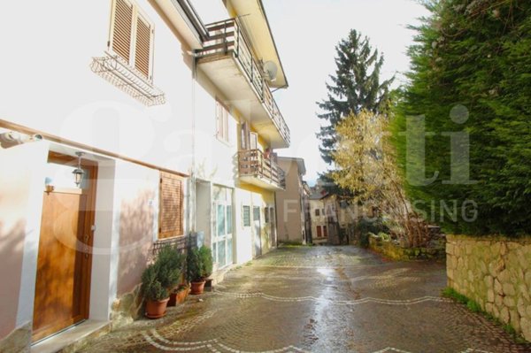 appartamento in vendita a Scontrone in zona Villa Scontrone
