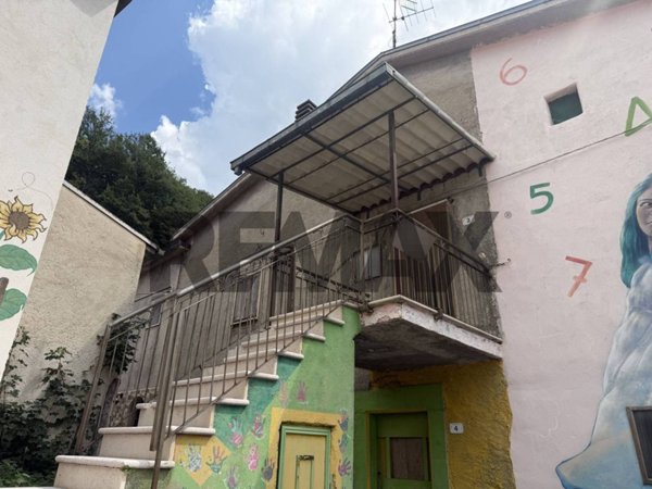 casa indipendente in vendita a Scontrone in zona Villa Scontrone