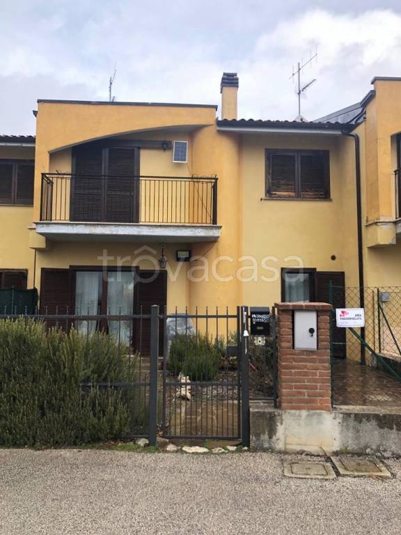 casa indipendente in vendita a Scoppito