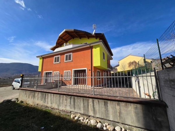 casa indipendente in vendita a Scoppito