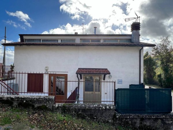 casa indipendente in vendita a Scoppito in zona Forcellette