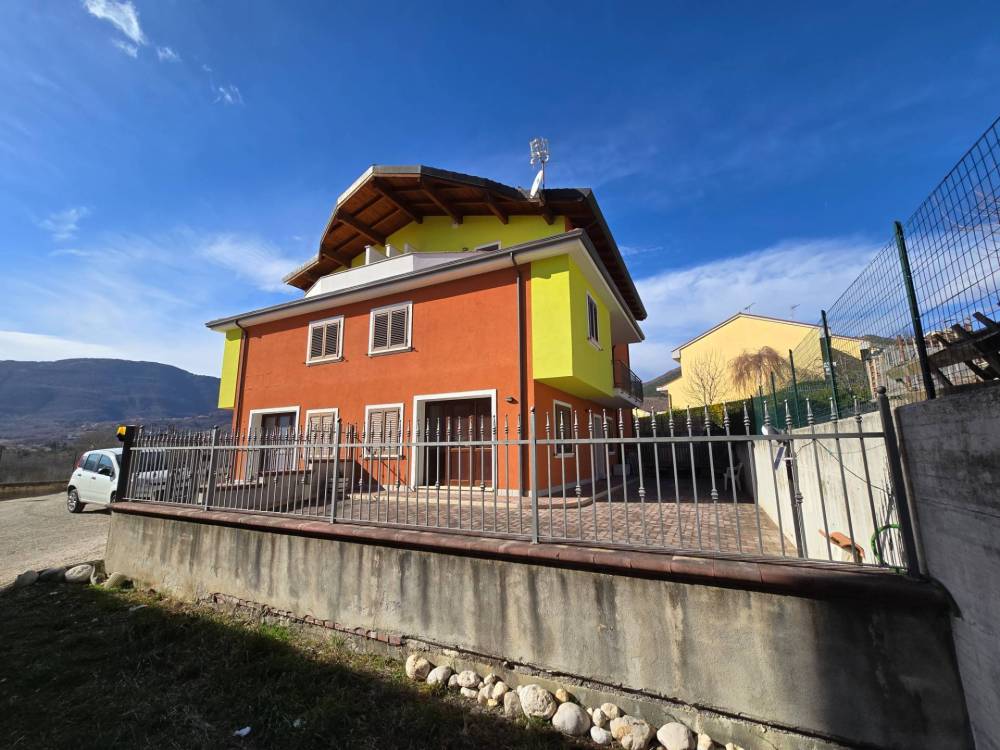 casa indipendente in vendita a Scoppito in zona Santa Dorotea