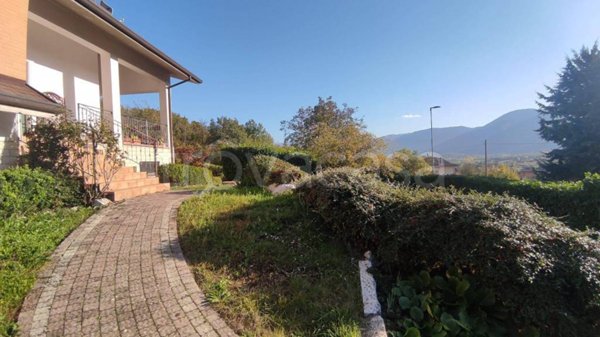 casa indipendente in vendita a Scoppito
