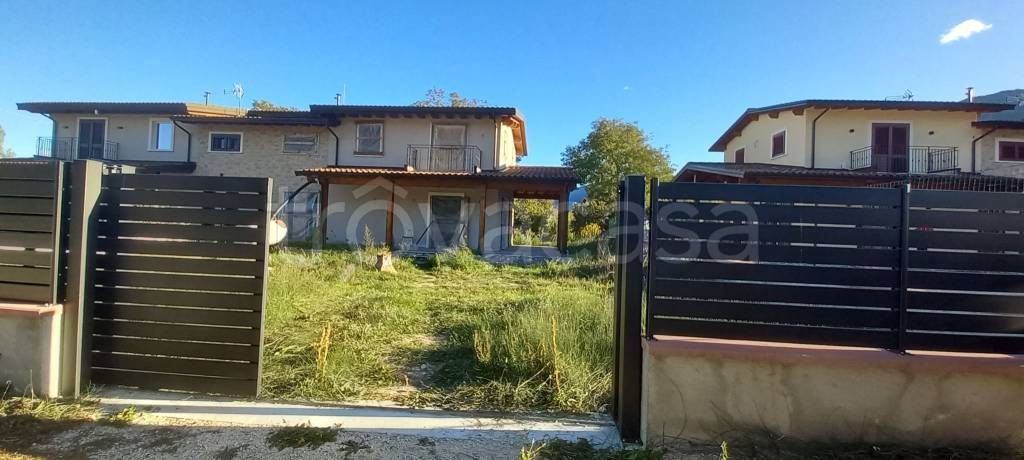 casa indipendente in vendita a Scoppito in zona Madonna della Strada