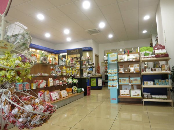 locale commerciale in vendita a Scoppito