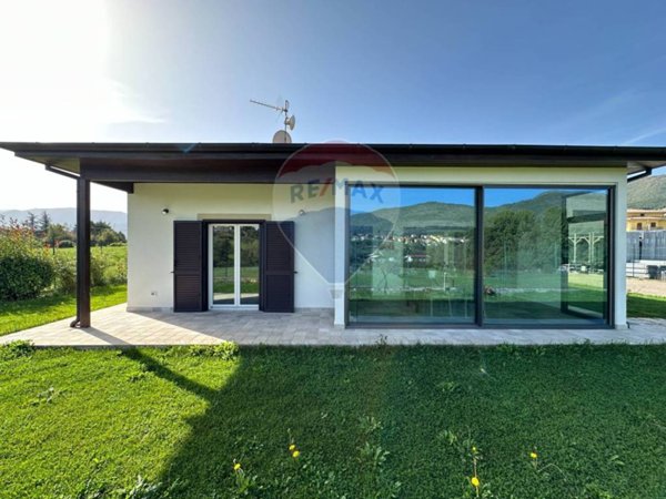 casa indipendente in vendita a Scoppito