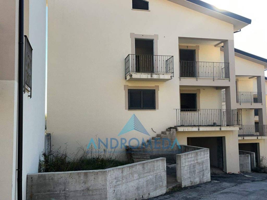 casa indipendente in vendita a Scoppito