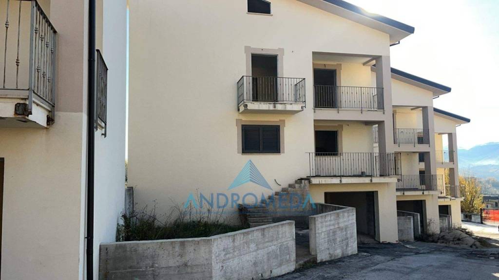 casa indipendente in vendita a Scoppito