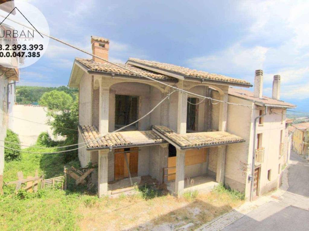 casa indipendente in vendita a Scoppito