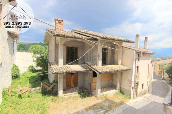 casa indipendente in vendita a Scoppito